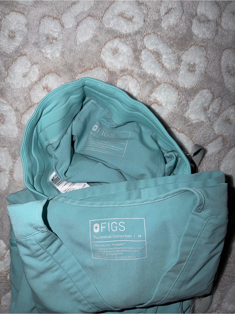 Figs Seaglass Scrub Top and Jogger Set - Picture 4 of 4